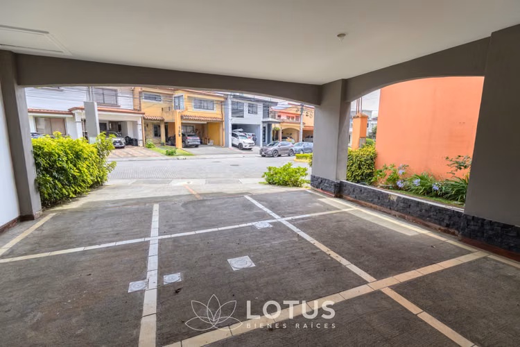 Casa Amplia en Condominio Lomas de Granadilla, Curridabat, Cód. AJ070 - Imagen 3