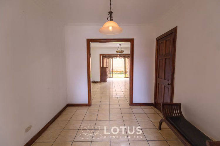 Casa Amplia en Condominio Lomas de Granadilla, Curridabat, Cód. AJ070 - Imagen 4