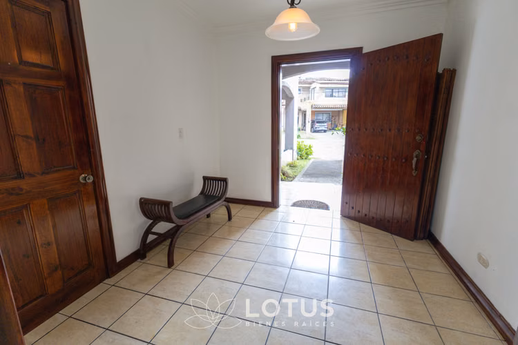 Casa Amplia en Condominio Lomas de Granadilla, Curridabat, Cód. AJ070 - Imagen 6
