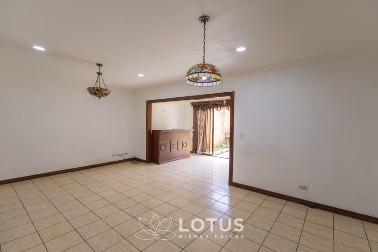 Casa Amplia en Condominio Lomas de Granadilla, Curridabat, Cód. AJ070 - Imagen 7