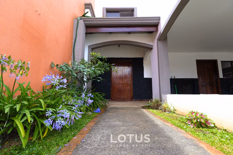 Casa Amplia en Condominio Lomas de Granadilla, Curridabat, Cód. AJ070 - Imagen 2