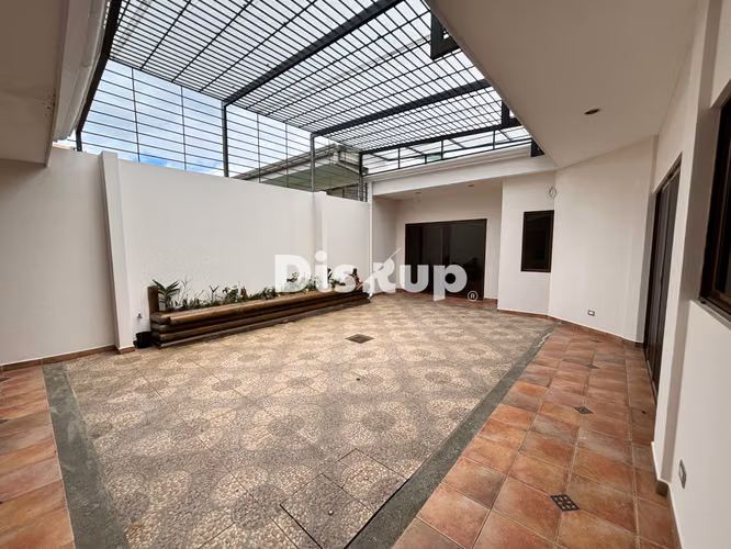 Alquiler de casa de 3 hab. Uso residencial o comercial. Guayabos, Curridabat - Imagen 9