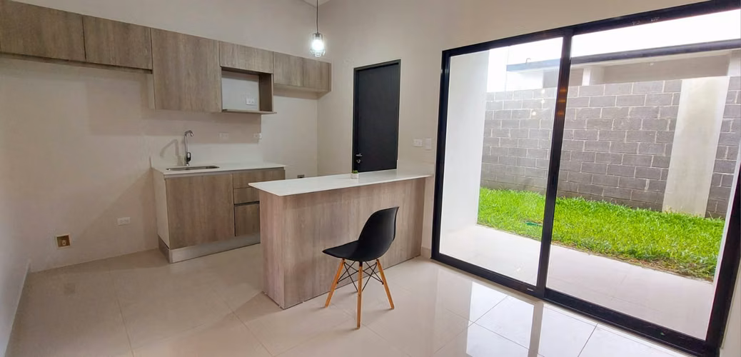 Se Alquila. Robles de Lindora | 2 habitaciones | 1 planta | Patio privado - Imagen 7