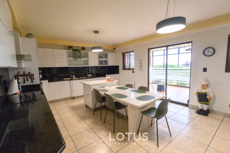 Casa de Lujo en Condominio Colinas de Montealegre, Curridabat, Cód. AJ072