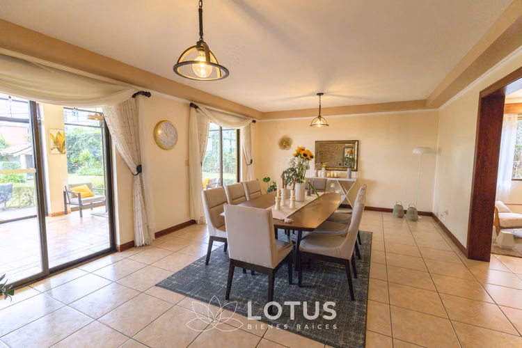 Casa de Lujo en Condominio Colinas de Montealegre, Curridabat, Cód. AJ072