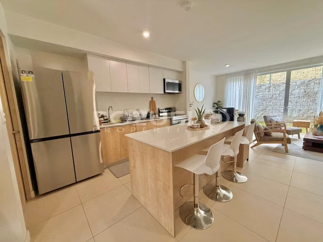Se alquila casa moderna en condominio en Bello Horizonte