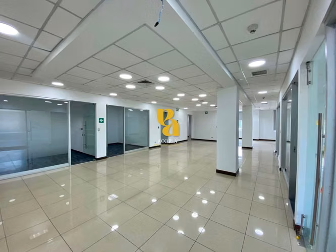 Alquiler de oficina u local de 300m2 en Escazú. Excelente ubicación - Imagen 3