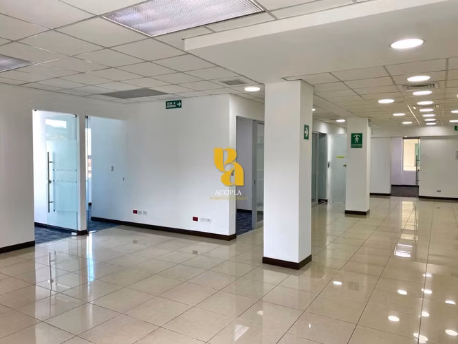 Alquiler de oficina u local de 300m2 en Escazú. Excelente ubicación - Imagen 7