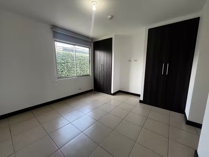 Alquiler apartamento amplio en San Pablo Heredia, condominio con piscina - Imagen 8