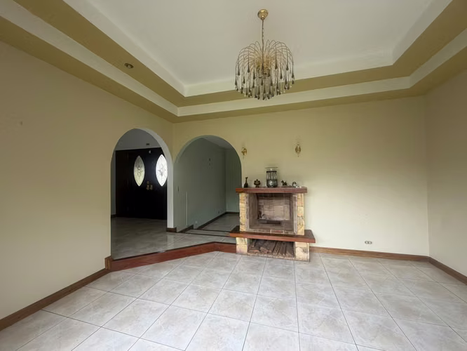 AMPLIA CASA EN VENTA  –  SAN RAFAEL DE HEREDIA - Imagen 6