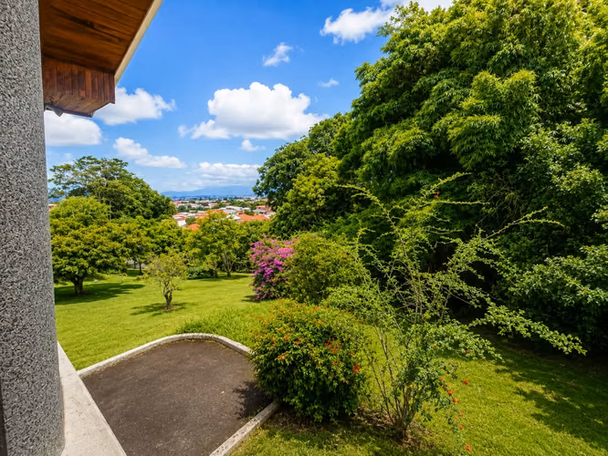 AMPLIA CASA EN VENTA  –  SAN RAFAEL DE HEREDIA - Imagen 3
