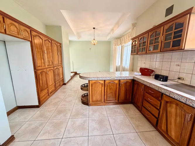 AMPLIA CASA EN VENTA  –  SAN RAFAEL DE HEREDIA - Imagen 7