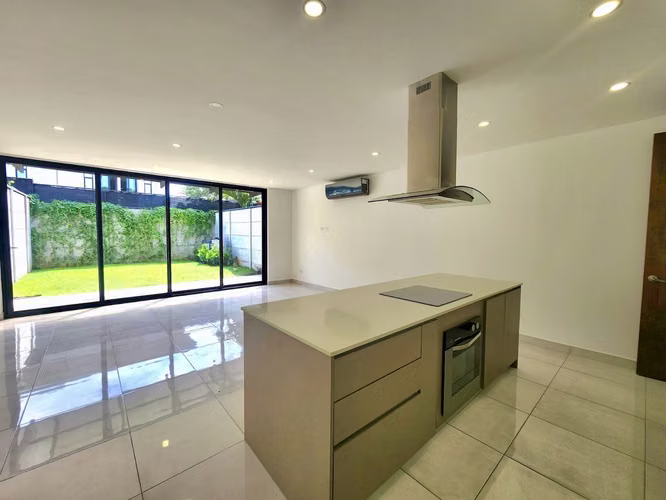ALQUILER DE CASA EN CONDOMINIO EN LINDORA DE SANTA ANA - Imagen 4