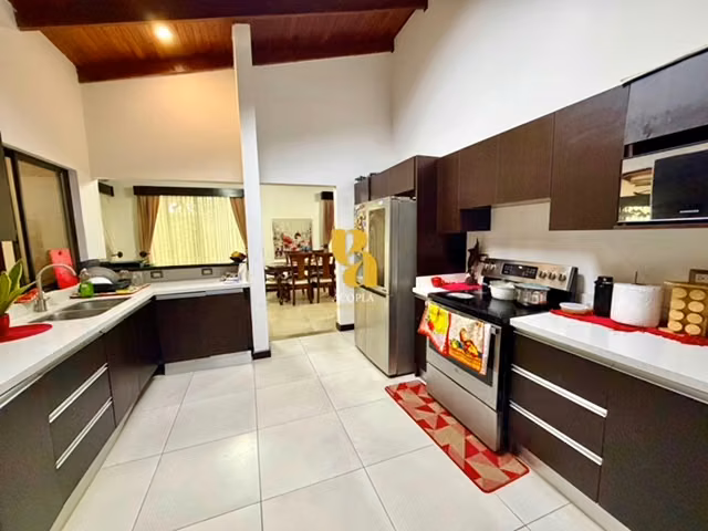 Alquiler de casa de 1 nivel en lindora con piscina y apartamento - Imagen 6