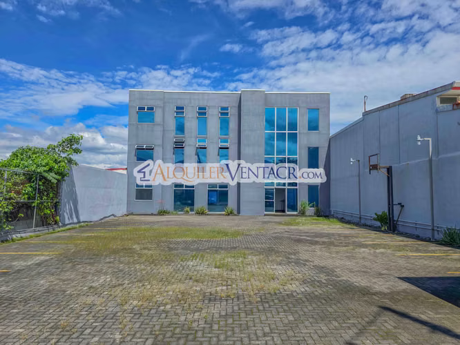 EDIFICIO DE 951 M2 PARA OFICINAS O COMERCIO EN SANTA ANA POZOS