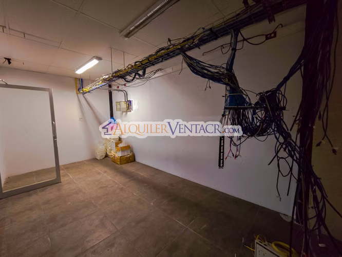EDIFICIO DE 951 M2 PARA OFICINAS O COMERCIO EN SANTA ANA POZOS