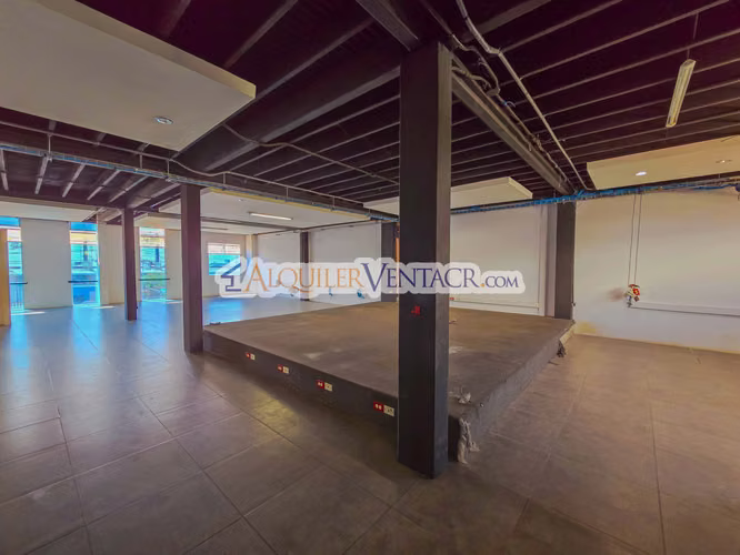 EDIFICIO DE 951 M2 PARA OFICINAS O COMERCIO EN SANTA ANA POZOS