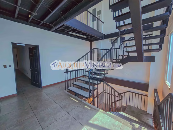 EDIFICIO DE 951 M2 PARA OFICINAS O COMERCIO EN SANTA ANA POZOS
