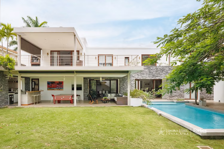 21465 - Casa moderna de 6 hab, piscina, jardín y terraza frente a campo de golf