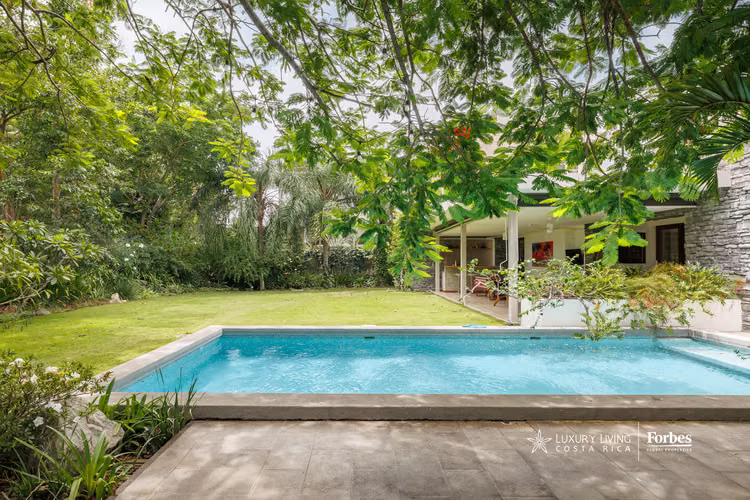 21465 - Casa moderna de 6 hab, piscina, jardín y terraza frente a campo de golf - Imagen 13