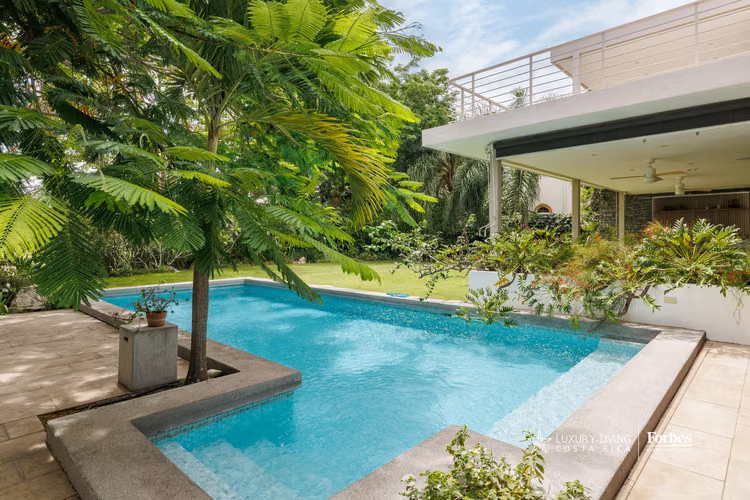 21465 - Casa moderna de 6 hab, piscina, jardín y terraza frente a campo de golf - Imagen 14