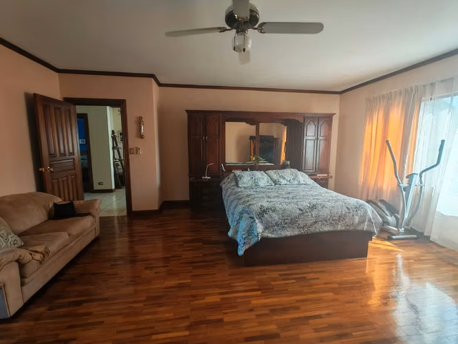 Casa en Alquiler 4 Habitaciones en Condominio, Escazú