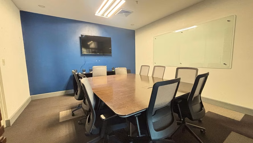 Oficina Amueblada y Equipada en Alquiler – Centro Corporativo El Tobogán KV
