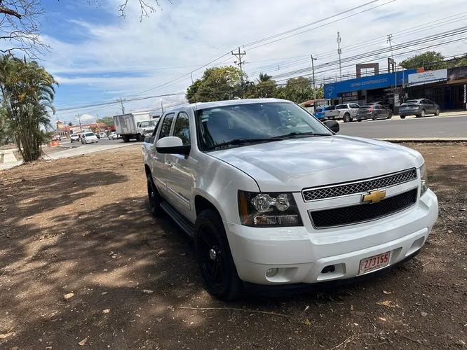 I'm selling a 2012 Avalanche