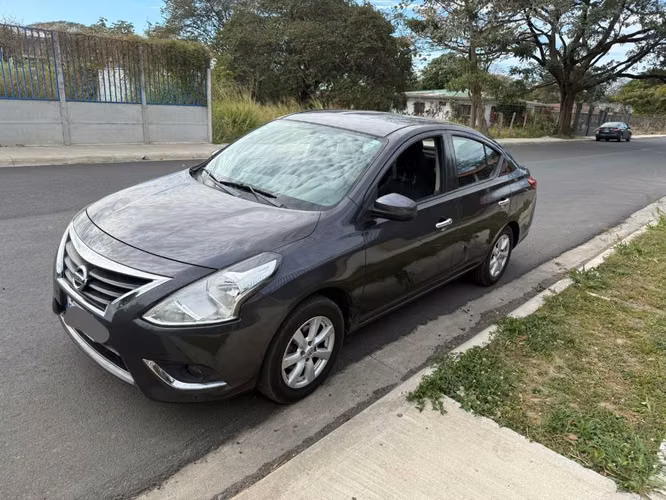 Nissan Versa Automático 2017