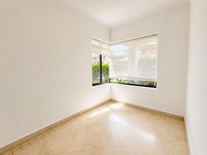 Venta I Alquiler Casa Familiar 3 Habitaciones con Amplio Jardín, Oficina y Rancho en Santa Ana ID27330 - Imagen 4