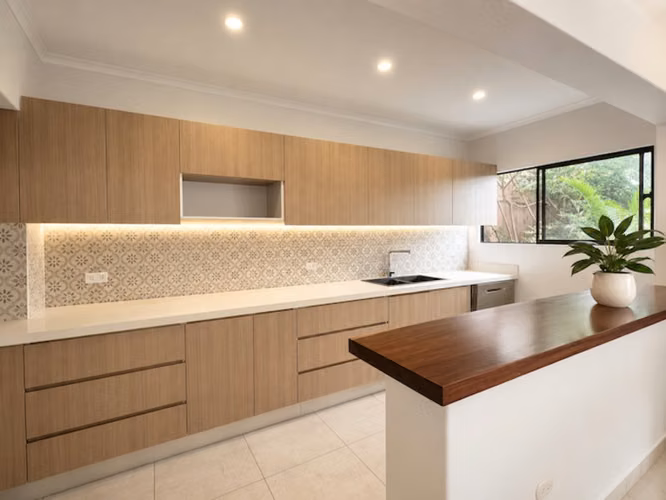 Venta I Alquiler Casa Familiar 3 Habitaciones con Amplio Jardín, Oficina y Rancho en Santa Ana ID27330 - Imagen 3