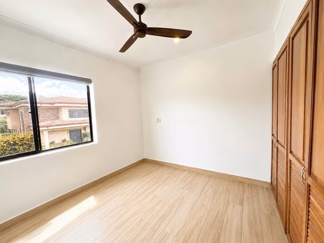 Venta I Alquiler Casa Familiar 3 Habitaciones con Amplio Jardín, Oficina y Rancho en Santa Ana ID27330 - Imagen 10