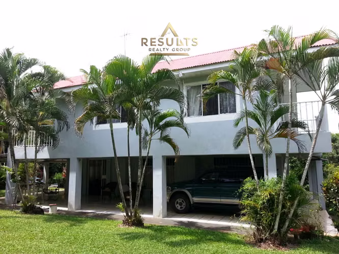 The Costa Rican Dream – Nature, Privacy & Pacific Beaches!