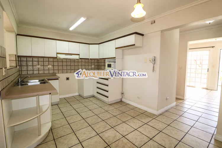 Apartamento estilo inglés de 2 habit. x World Gym Guachipelín Escazú - Imagen 17