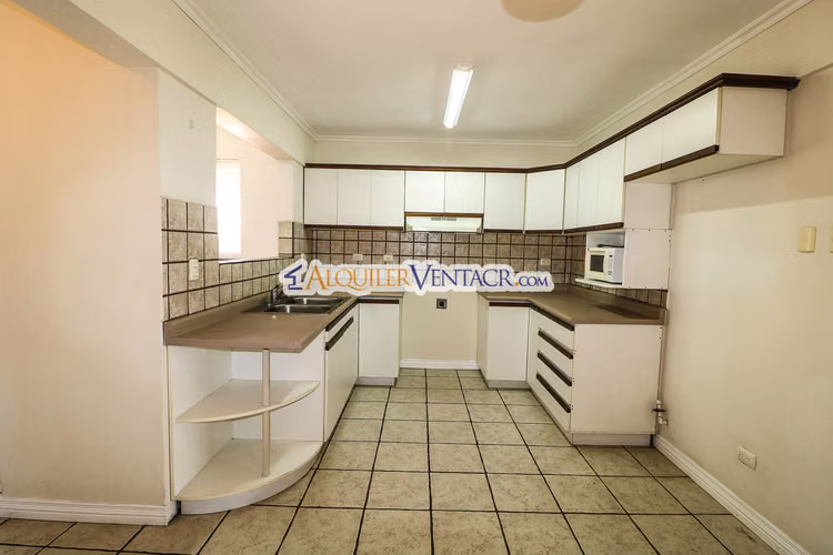 Apartamento estilo inglés de 2 habit. x World Gym Guachipelín Escazú - Imagen 15