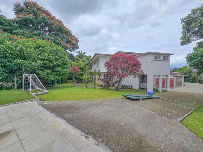 Casa de 650 m2 con piscina privada y 5.454 m2 de terreno en Bello Horizonte Escazú - Imagen 5