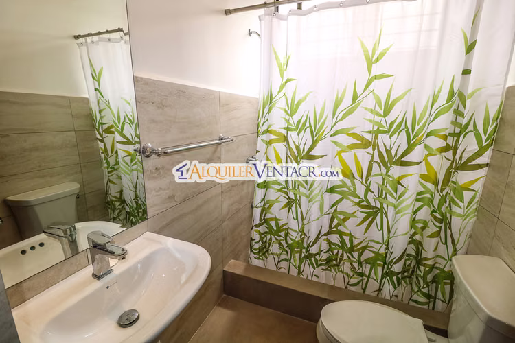 Casa de 650 m2 con piscina privada y 5.454 m2 de terreno en Bello Horizonte Escazú - Imagen 10