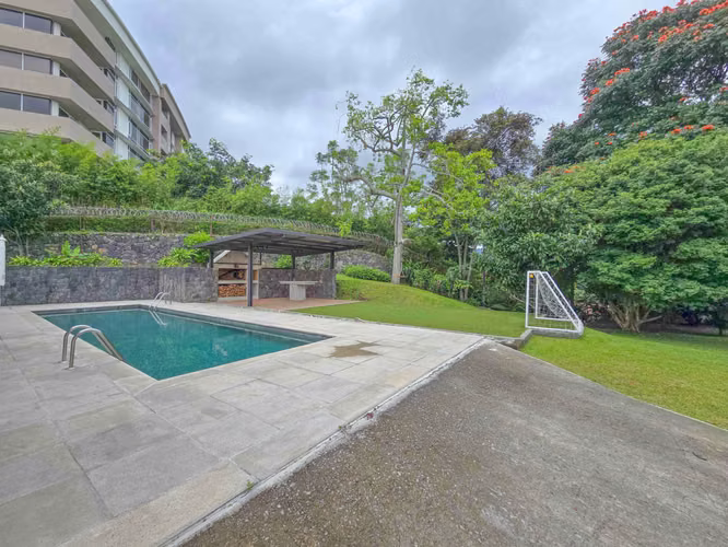 Casa de 650 m2 con piscina privada y 5.454 m2 de terreno en Bello Horizonte Escazú - Imagen 2