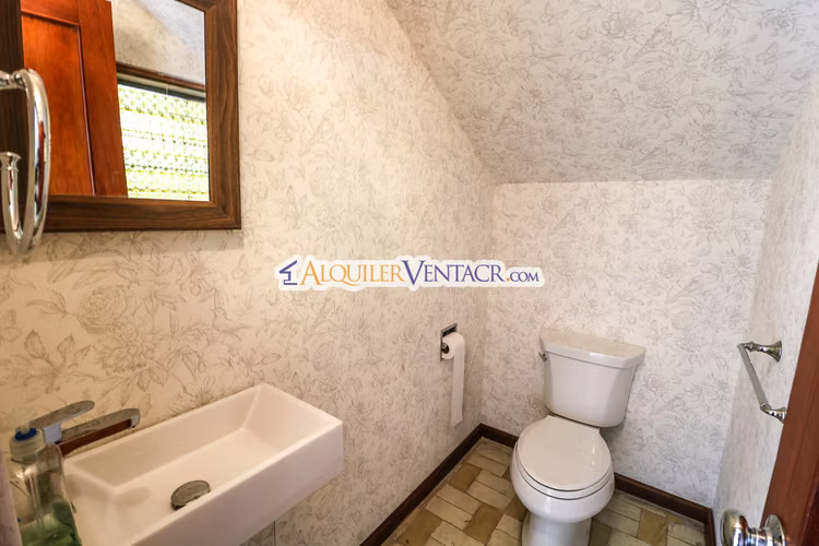 Casa de 650 m2 con piscina privada y 5.454 m2 de terreno en Bello Horizonte Escazú - Imagen 9