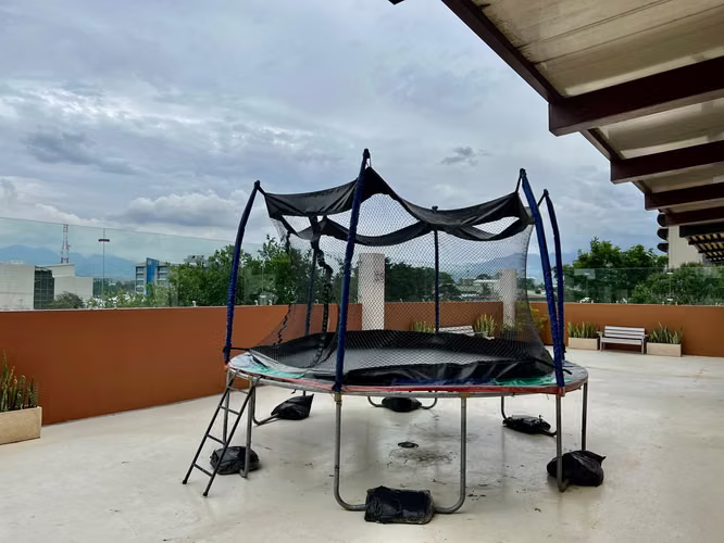 Se alquila amplio apartamento en La Sabana - Imagen 16