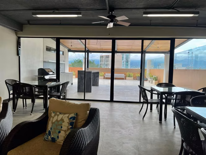 Se alquila amplio apartamento en La Sabana - Imagen 5
