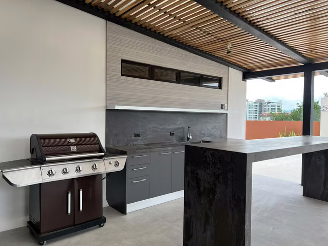 Se alquila amplio apartamento en La Sabana - Imagen 18