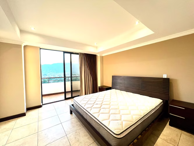 Se alquila amplio apartamento en La Sabana - Imagen 10