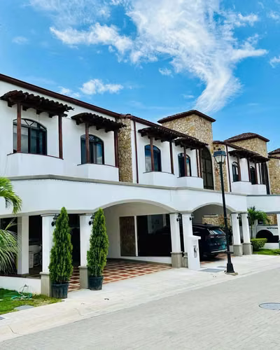 Alquiler de Increible Casa en Santa Ana - Imagen 2