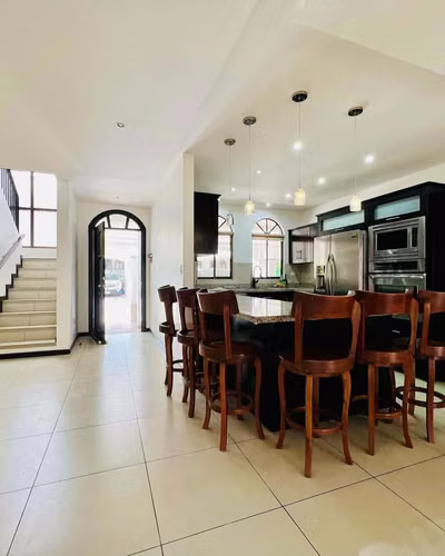 Alquiler de Increible Casa en Santa Ana - Imagen 15
