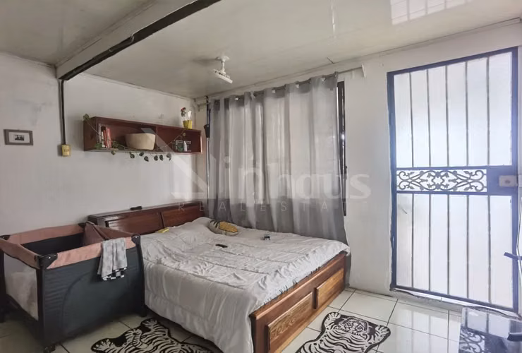 Venta de propiedad con casa y dos apartamentos (ID 41799) - Imagen 2