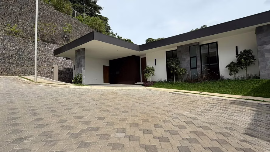 VENTA DE CASA EN SANTA ANA