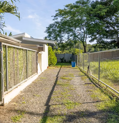 Se vende propiedad con 2 casas independientes, Tárcoles (MV)