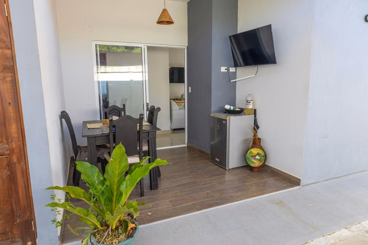 Se vende propiedad con 2 casas independientes, Tárcoles (MV)