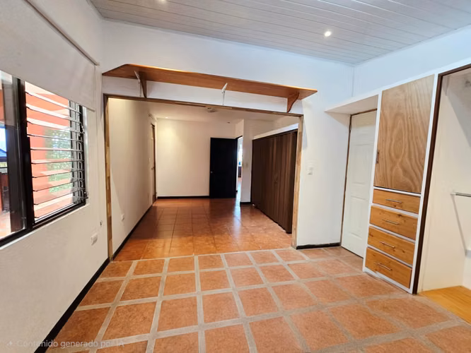 Alquiler casa en San Rafael de Escazú | 3 habitaciones | 2 parqueos | Agua incluida - Imagen 3
